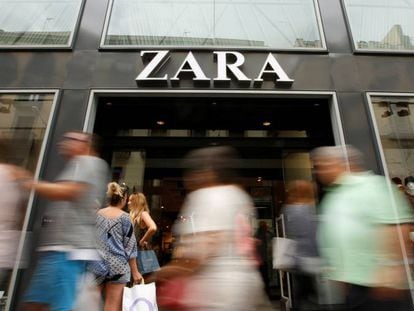 Zara dice adiós a las bolsas de plástico y solo usará de papel 100% reciclado