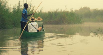 Paseo en canoa por las marismas del río Shire.