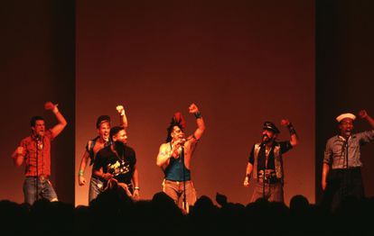 El grupo Village People, ya con una nueva alineación en 1992, durante un concierto en el Palladium de Nueva York.
