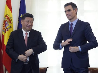 El presidente de la República Popular de China, Xi Jinping, durante la firma de varios acuerdos con el jefe del Ejecutivo, Pedro Sánchez, para reforzar la relación en áreas de cooperación común, esta mañana en el Palacio de la Moncloa.