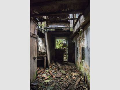 Interior de una casa campesina en Abegondo. La construcción de arquitectura popular gallega se divide en dos pisos, en el bajo se encuentra la cocina y la cuadra y en el primer piso las habitaciones.