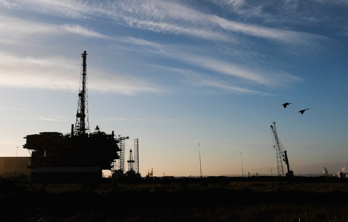 El barril de Brent se lanza a por los 100 dólares por los recortes de ...
