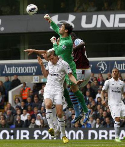 Lloris, en su debut con el Tottenham.