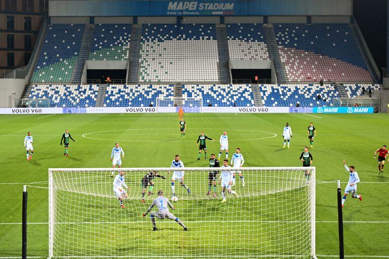 Jugada de gol de Francesco Caputo en el Sassuolo-Brescia, uno de los últimos partidos disputados en la Serie A.