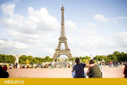 Construida para la Exposición Universal de París de 1889 con un diseño de Gustave Eiffel, la Torre Eiffel se salvó de ser derruida en varias ocasiones (se planteó la posibilidad). Actualmente es uno de los iconos de la capital francesa, y uno de los monumentos más visitados del mundo.