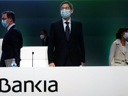 El presidente de la entidad, José Ignacio Goirigolzarri, al inicio de la Junta de accionistas que ha aprobado su fusión con CaixaBank, en Valencia. EFE/Kai Försterling