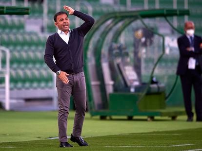 Javier Calleja durante un partido del Alavés la temporada pasada.