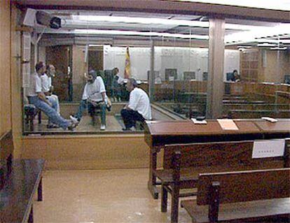 Cuatro presuntos etarras, en la Audiencia Nacional, durante el juicio por el secuestro de Ortega Lara.