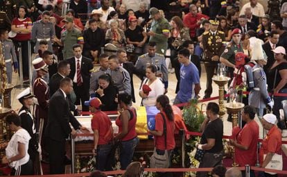 Vista general de la capilla ardiente de Hugo Chávez instalada en la Academia Militar de Caracas.