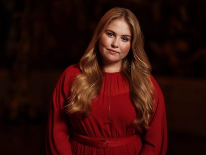 La princesa Amalia de Orange, heredera de Países Bajos, en un retrato oficial realizado en otoño de 2021.