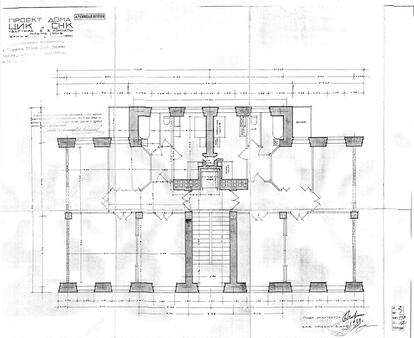 Plano de un apartamento de tres habitaciones.