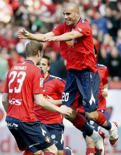 Aranda celebra su gol con Sergio
