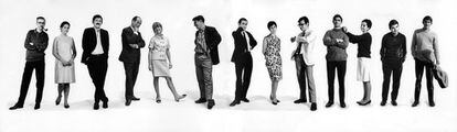Los 13 primeros miembros de Els Setze Jutges en 1966.