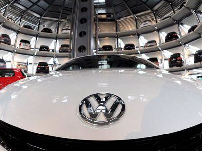 Dep&oacute;sito de veh&iacute;culos de la marca Volkswagen.