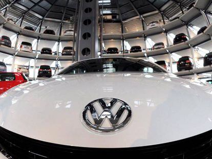 Depósito de vehículos de la marca Volkswagen.
