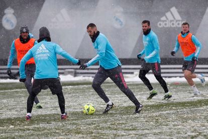 Entrenamiento del Real Madrid en Valdebebas bajo la nieve el 8 de enero.