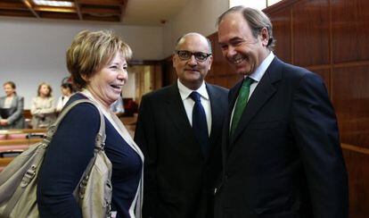 Cobos, con Celia Villalobos y Pio Garcia Escudero.