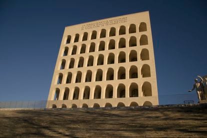 El Palazzo delle Civiltà, también conocido como Coliseo Cuadrado, es el símbolo de la cultura fascista en Italia.