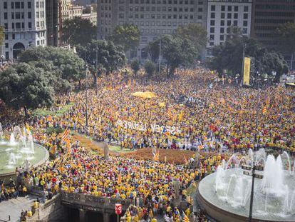 La plaça de Catalunya, plena durant l'acte.