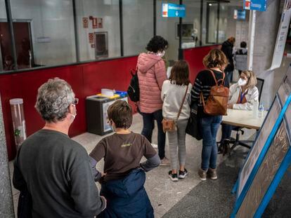 Vacunación de menores entre los cinco y los 11 anos en el hospital Doce de Octubre, en Madrid, el 19 de diciembre de 2021.