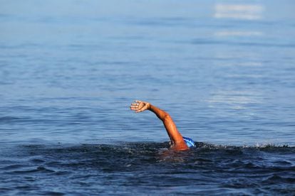 La nadadora estadounidense Diana Nyad, de 64 años, primera en cubrir la distancia entre Cuba y EE UU sin jaula antitiburones, en 2013.
