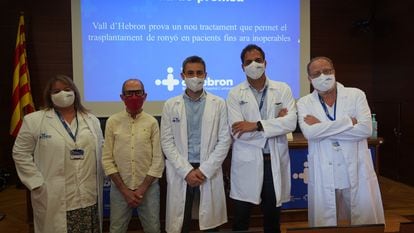 El equipo médico de Vall d'Hebron y Miguel Ángel, el primer paciente europeo en someterse al nuevo tratamiento de trasplantes de riñón.