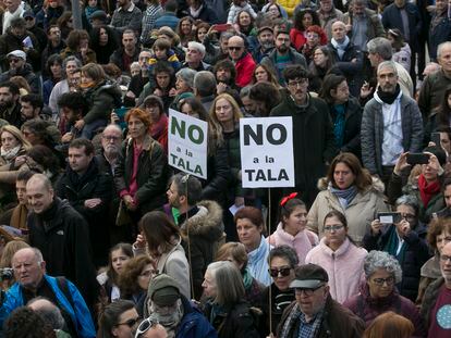 Concentración en contra de la tala de árboles por la ampliación de la línea 11 de metro