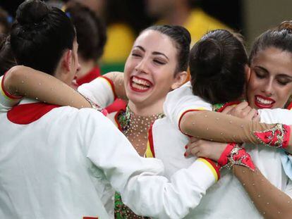 El conjunto español celebra la plata. TATYANA ZENKOVICH EFE