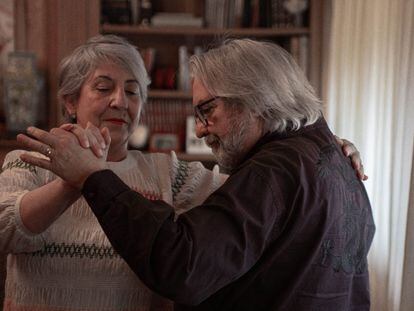 Pilar Carrascosa y Julio Galeote, en una imagen de 'Los que bailaban', de Amaya Galeote.