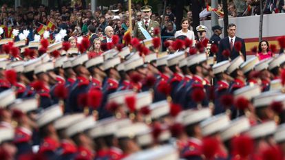 El rey Felipe VI preside el desfile militar del 12 de octubre, en Madrid.