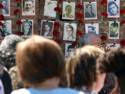Homenaje a 3.000 fusilados por el franquismo en el cementerio de La Almudena en 2010.