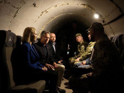El Secretario de Estado de EE UU, Antony Blinken, visita un búnker en Kiev (Ucrania) este jueves.