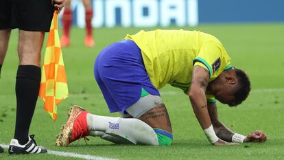 Neymar, durante el partido de Brasil contra Serbia en el estadio Lusail, el jueves.