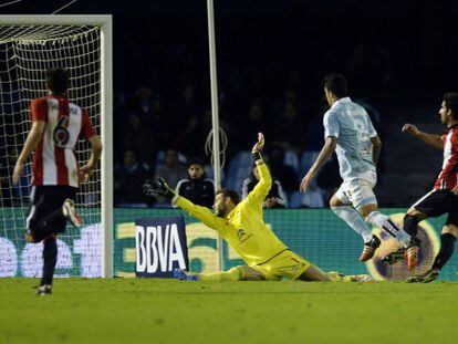 Ra&uacute;l Garc&iacute;a en el momento del gol en Bala&iacute;dos. 