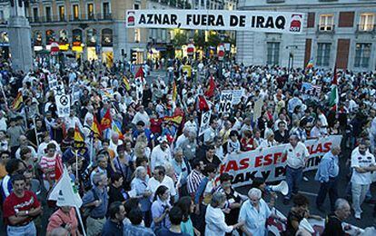 Un grupo de manifestantes, a su llegada a la Puerta del Sol, en Madrid.