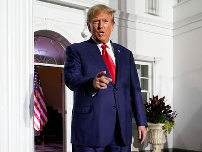 Donald Trump, el día 13 en el Trump National Golf Club en Bedminster, Nueva Jersey, tras declararse inocente de los 37 cargos en que está imputado en el caso de los papeles de Mar-a-Lago.