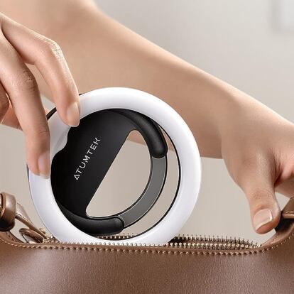 Se trata de un artículo de EL PAÍS Escaparate en el que se describen gadgets baratos y útiles a la venta en Amazon.
