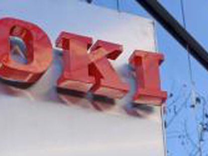 Logotipo de Oki en un edificio.