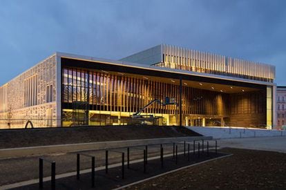 El nuevo edificio de la Ópera de Linz, Musiktheater, diseñado por el arquitecto Terry Pawson.
