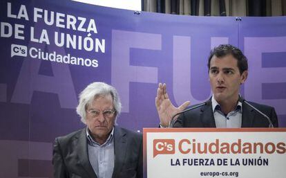 Javier Nart, a la izquierda, y Albert Rivera, en un acto de campaña.