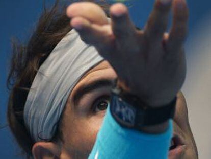 Nadal sirve ante Berdych en el torneo de Pekín.