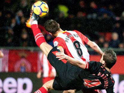 El larguero escupió la chilena de Iñigo Martínez.