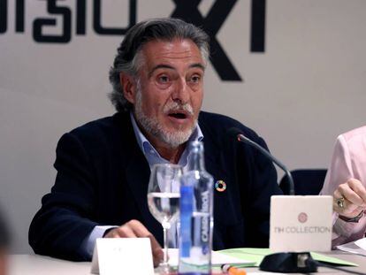 Pepu Hernández, en una conferencia el club Siglo XXI.