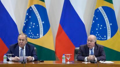 Los ministros de Exteriores Lavrov (de Rusia, a la izquierda) y Vieira (de Brasil), durante su comparecencia este lunes en Brasilia.