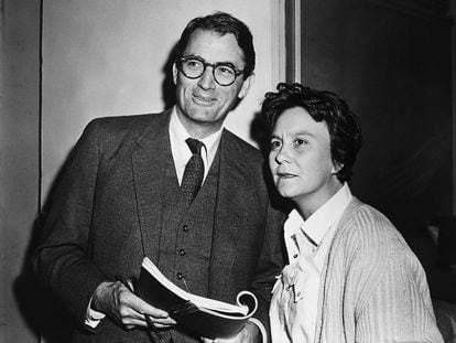 El actor Gregory Peck y la escritora Harper Lee, durante el rodaje de 'Matar a un ruiseñor', en 1962.