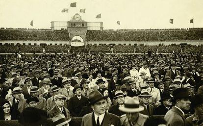 Estadio de Montju&iuml;c en 1931 con 90.000 espectadores para ver el combate Uzcudun-Carnera.