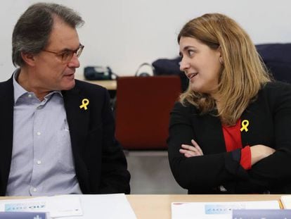 Artur Mas y Marta Pascal durante el “consell nacional” en la sede del PDeCAT.
