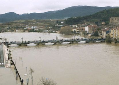 Imagen del Ebro este mediodía a su paso por Miranda.