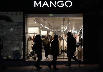 Tienda de la firma Mango en la calle de Goya, en Madrid.