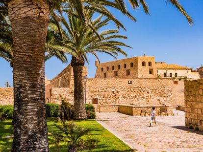 La plaza de Armas, en el segundo recinto fortificado de Melilla La Vieja.